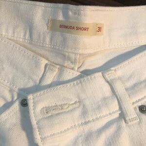 Levi’s Women’s embroidered flower capris.No rips or stains. Embroidered legs.